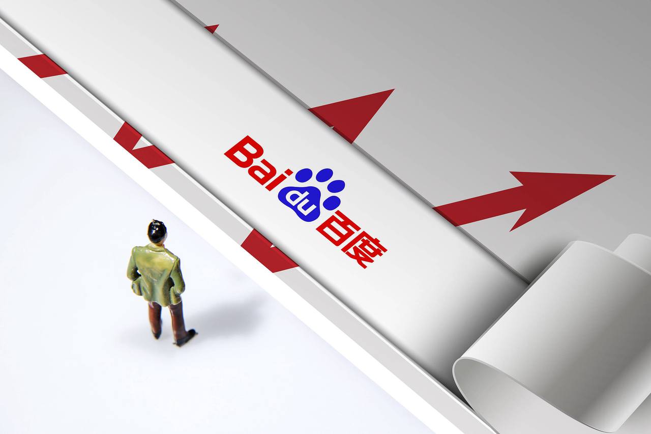 迪丽热巴卫蓝白裙路透